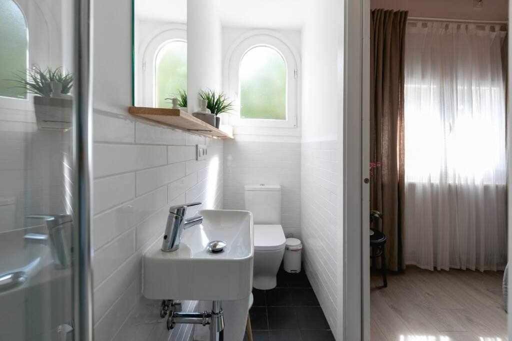 Newly Renovated Room W Pool & Bikeparking Χιρόνα Δωμάτιο φωτογραφία